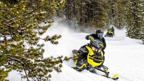 Motoneiges sur les Pistes de Labelle